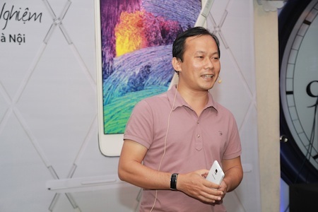 Hơn 100 người dùng quan tâm tới Galaxy Note 4 tới tham dự.