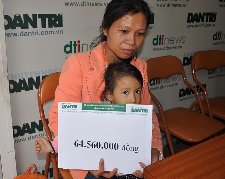 Lên 3 tuổi nhưng bé Khánh Thi không thể nói, không thể nghe vì bị điếc sâu bẩm sinh.