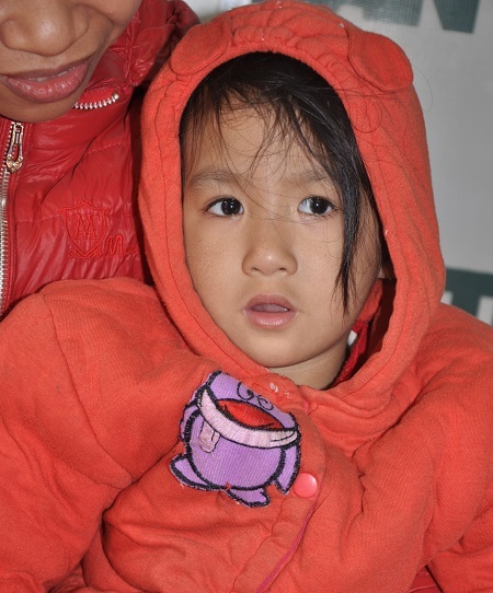 Khánh Thi vừa trải qua ca mổ cấy điện cực ốc tai cách đây không lâu.