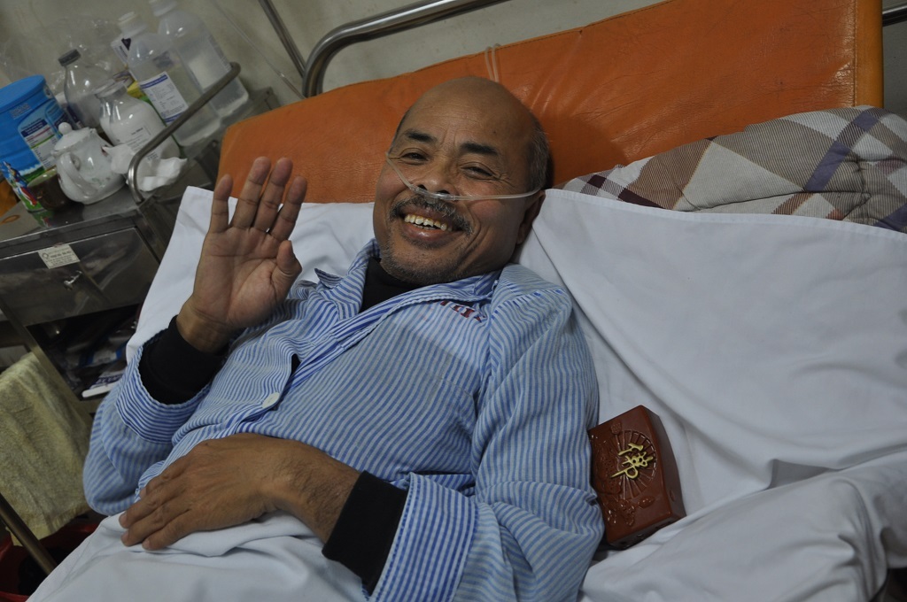 Anh bảo: Tớ bệnh nhưng được mọi người yêu quý, động viên và giúp đỡ nên sướng lắm.