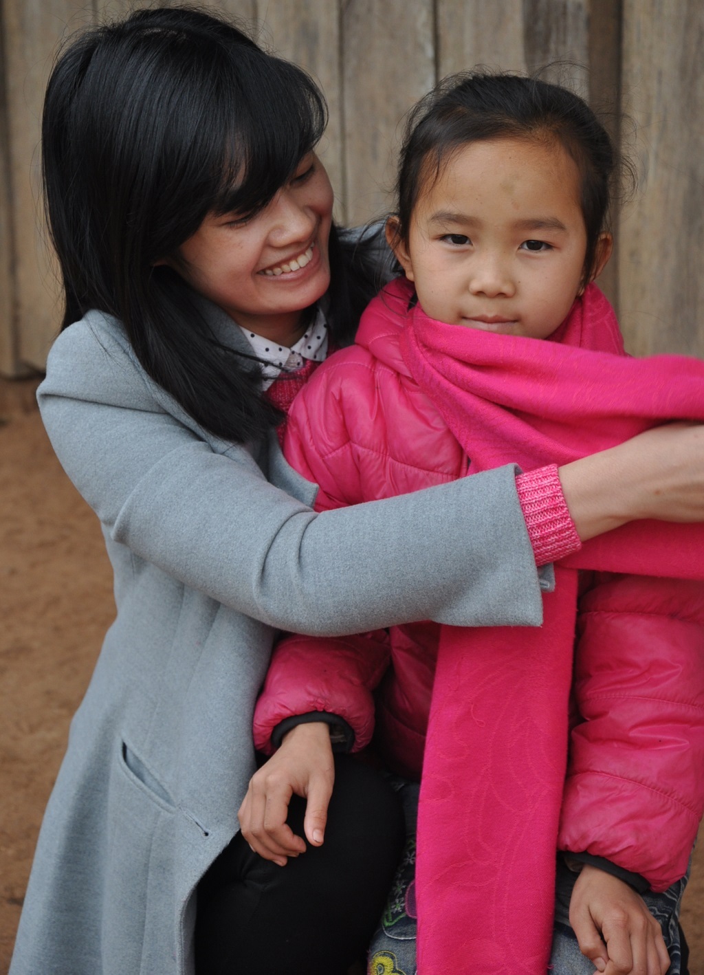 Được bạn đọc Dân trí giúp đỡ, bốn bố con đã có cái Tết no đủ.