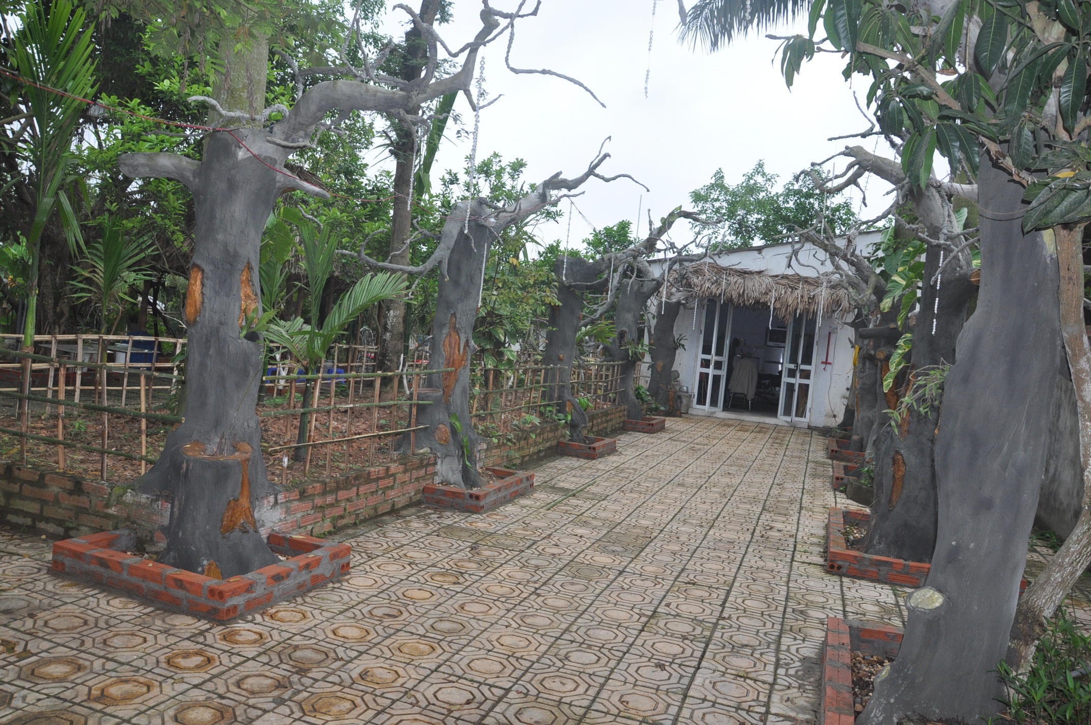 Mọi chi tiết trong ngôi nhà của nghệ sĩ Giang còi đều tự tay anh thiết kế làm.