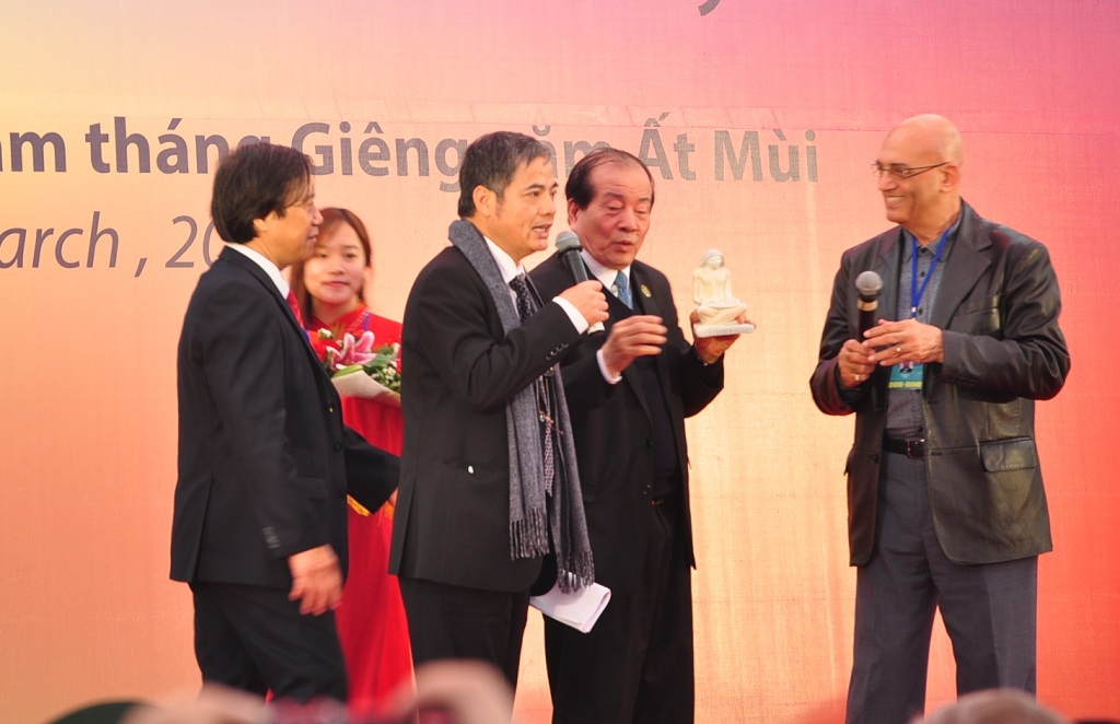 Thơ ca có sức mạnh kì diệu gắn kết con người