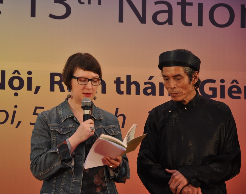 Đến với ngày thơ Việt Nam, các nhà thơ quốc tế rất say sưa.