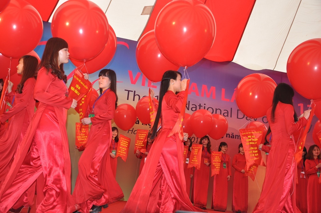 Ngày thơ còn mang ý nghĩa nhân văn sâu sắc.