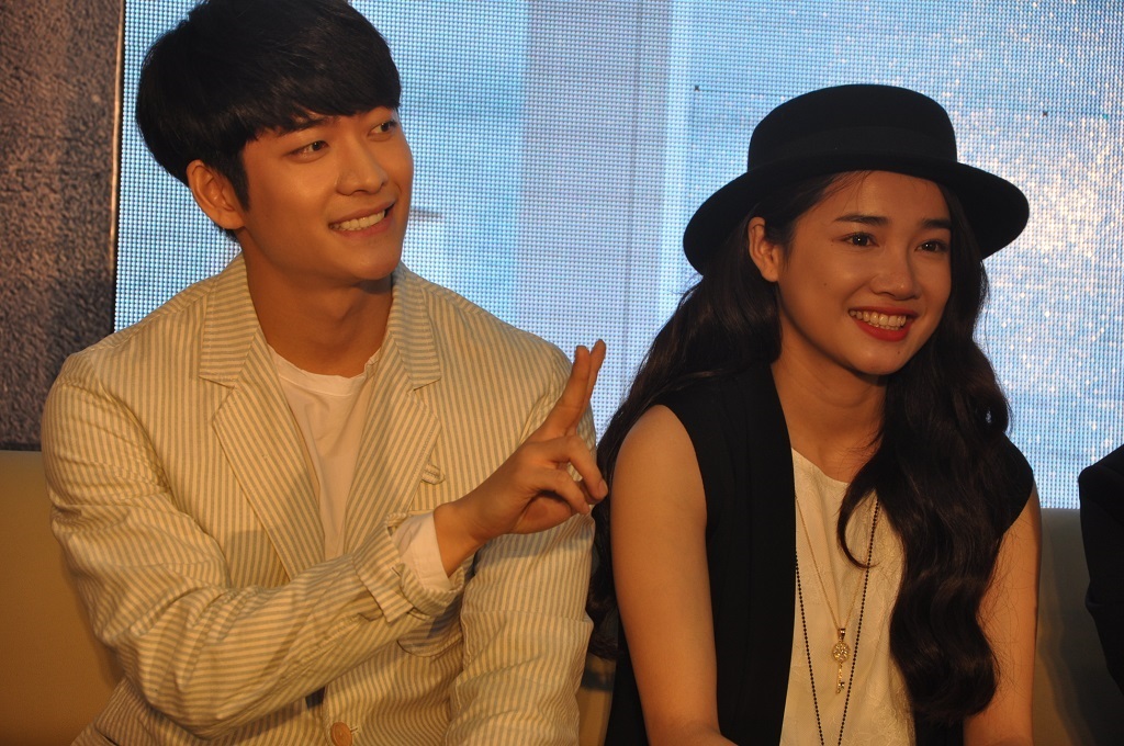 Trung tâm thương mại The Garden chật kín fan của Kang Tae Oh.