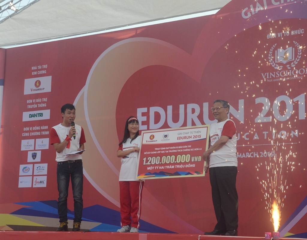 Mà cả những bậc phụ huynh cũng đên tham dự.