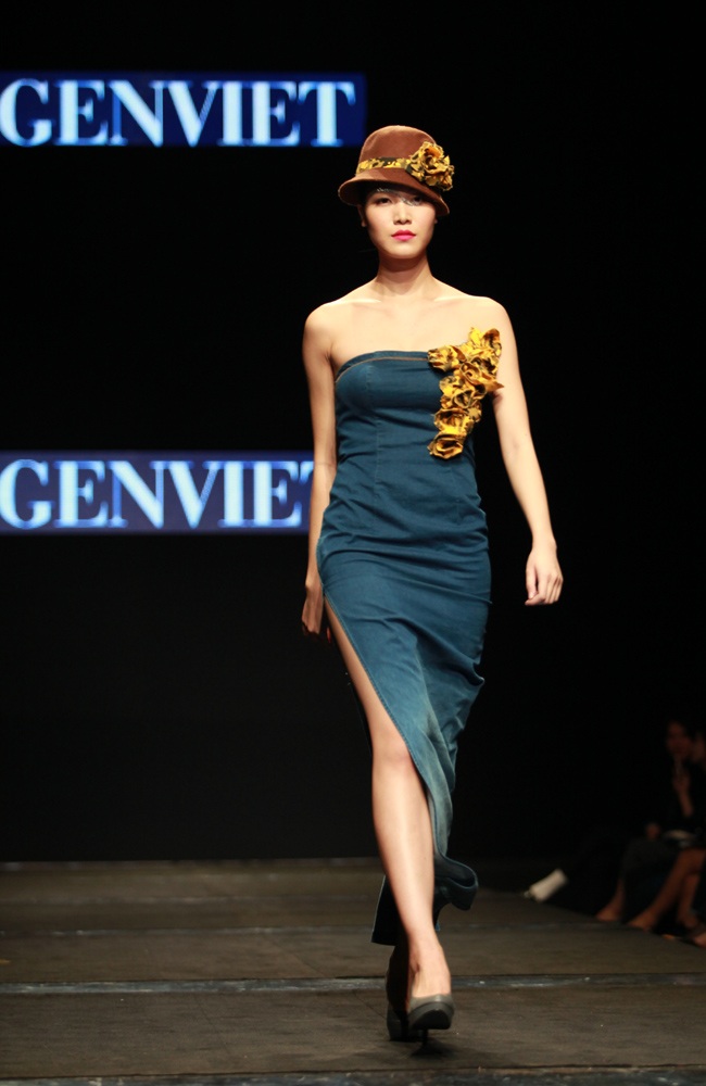 Các nhà thiết kế trẻ của thương hiệu GenViet Jeans.