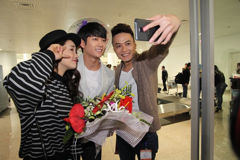 Trung tâm thương mại The Garden chật kín fan của Kang Tae Oh.