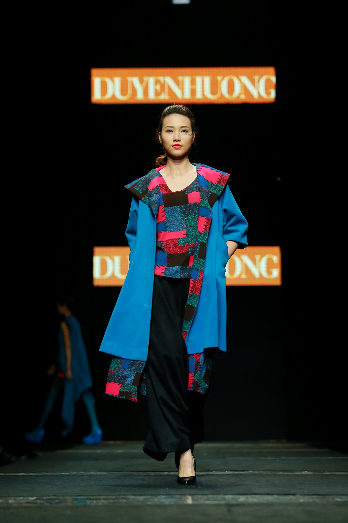 NTK Duyên Hương mang đến phong cách Bohemien và Mexican trong đường cắt tối giản.