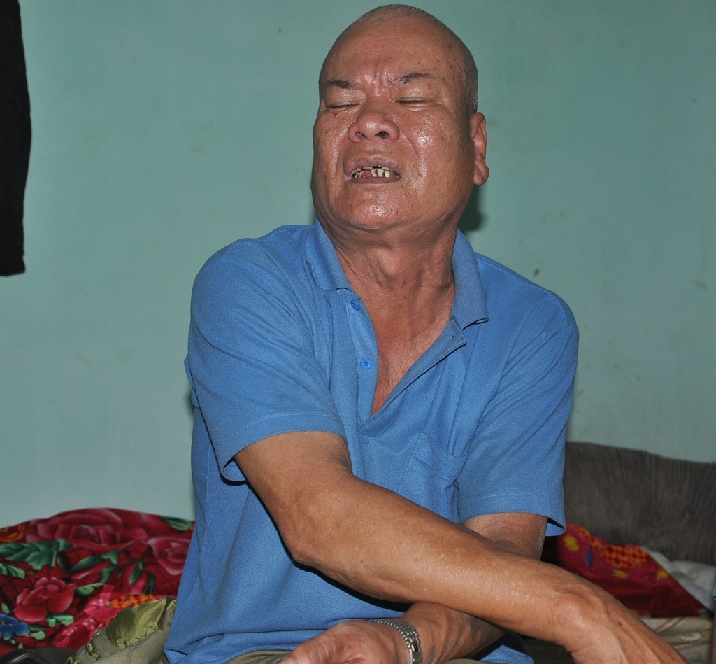 Bố mẹ cậu bé bị đẻ rơi ở bụi chuối chính thức... từ chối nhận con