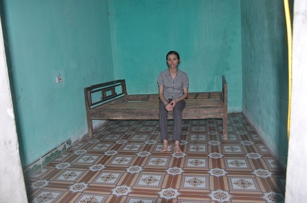 Bà Phạm Thị Mai- Chủ tịch hội chữ thập đỏ xã Ngọc Thiện xác nhận về bệnh tình của chị Huệ.