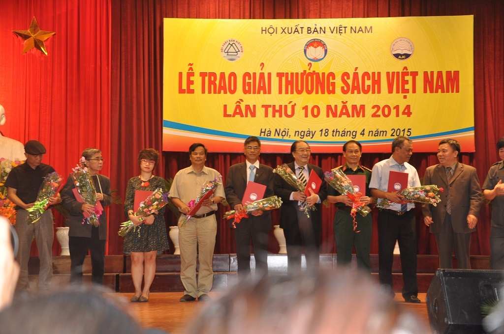 3 giải Vàng sách hay và 4 giải Vàng sách đẹp