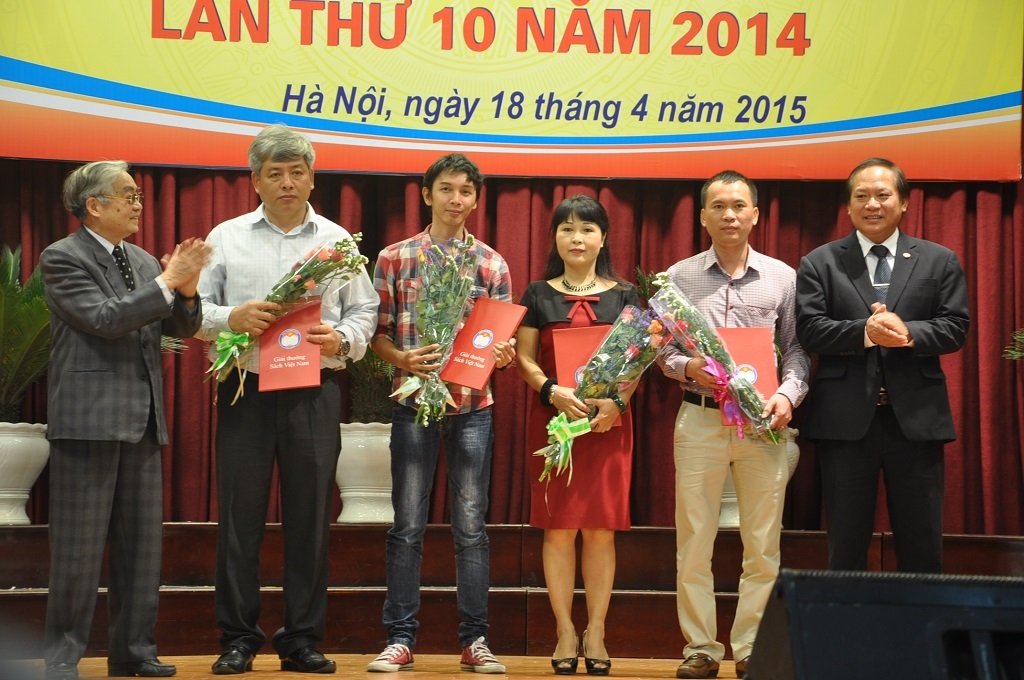 Những tác giả đạt giải Bạc sách hay