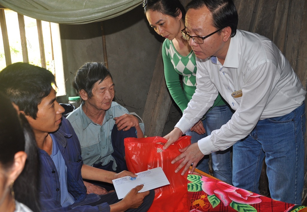 Bệnh viện Nhi TW tặng 5 triệu đồng đến gia đình