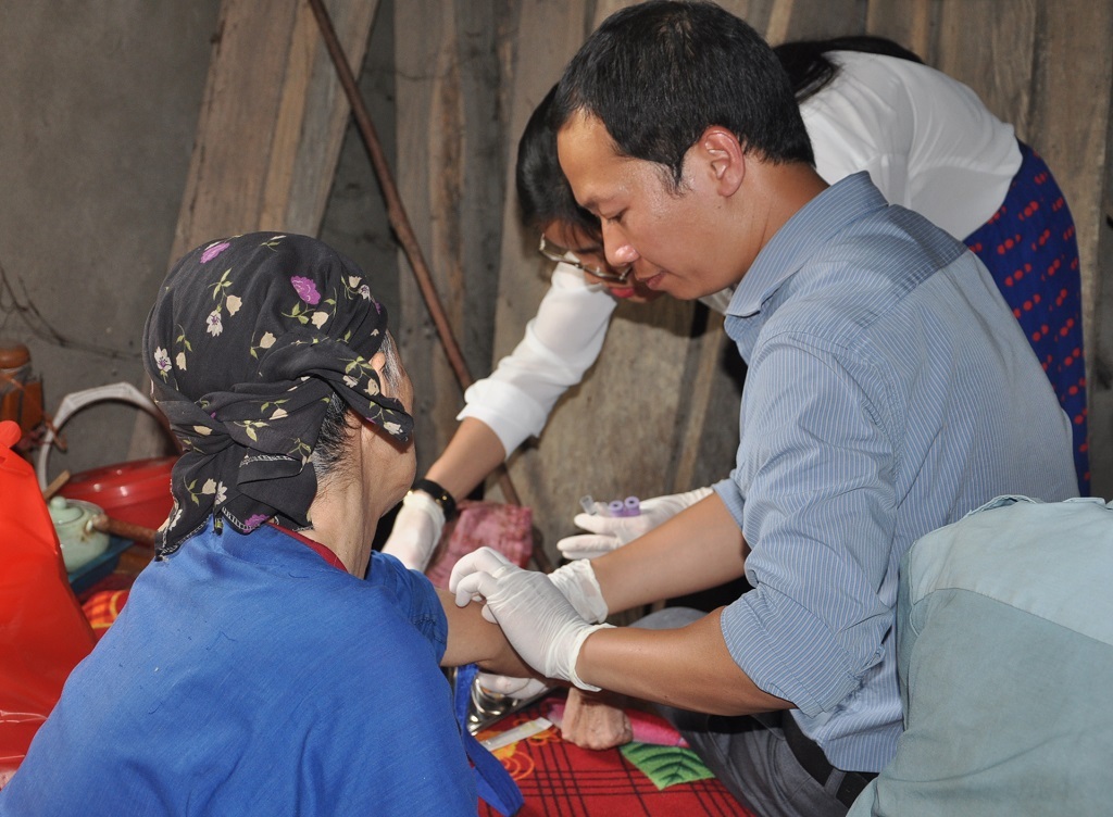 Mẫu máu của cụ cũng được mang về bệnh viện Nhi TW tiến hành các xét nghiệm