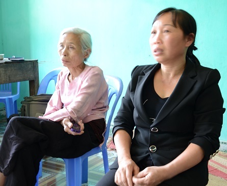 Bà Phạm Thị Mai- Chủ tịch hội chữ thập đỏ xã Ngọc Thiện xác nhận về bệnh tình của chị Huệ.