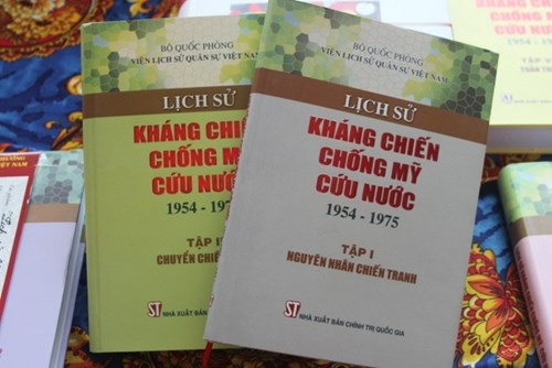 Không có giải đặc biệt, ít sách thiếu nhi và sách giáo dục - 2 Sách đạt giải Vàng sách hay năm 2014.