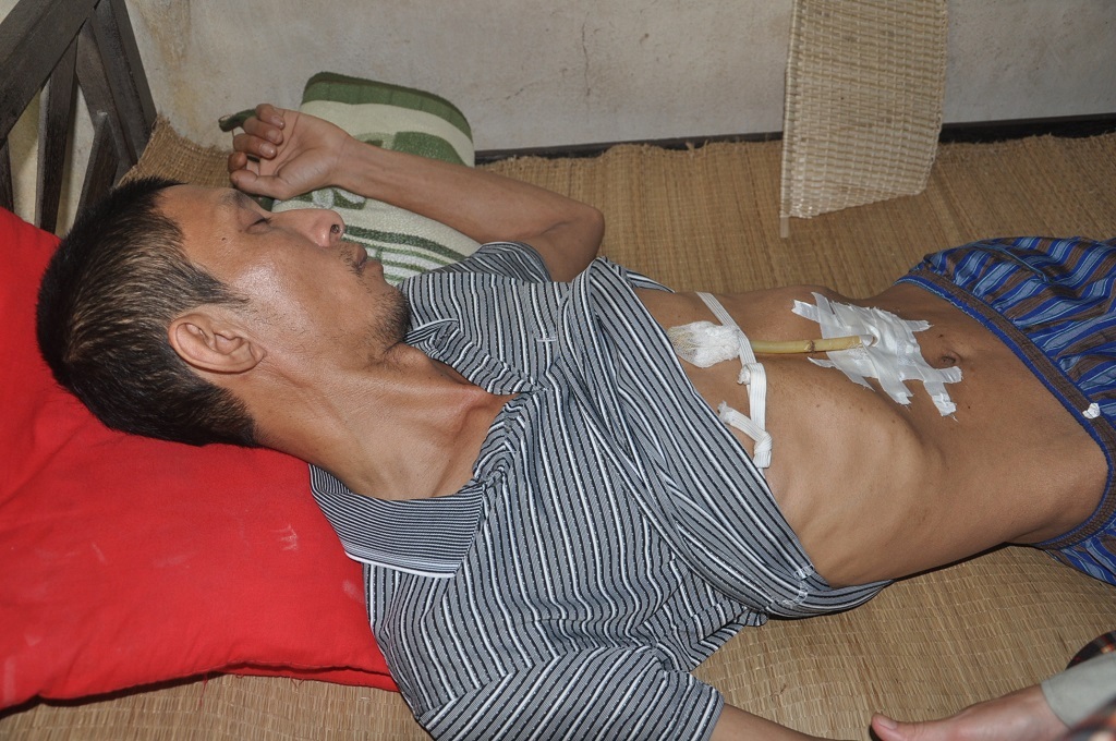 Gia đình nghèo khó, mẹ và vợ bất lực nhìn anh Thật chết dần, chết mòn.