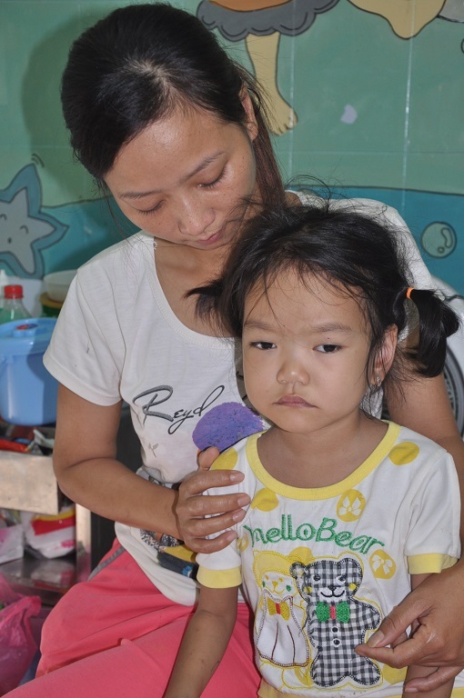 Chị Loan gửi lời cám ơn đến tất cả các cô, các bác đã cưu mang cháu lúc khó khăn.