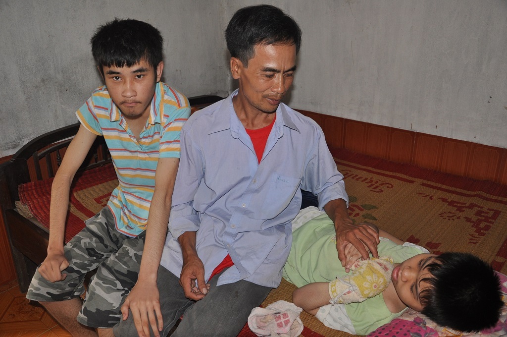 Anh Nha không dám mơ điều gì ngoài việc 2 con có đủ cái ăn hàng ngày.