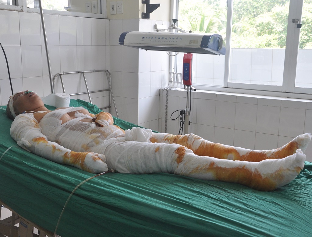 Chị Duyên thi thoảng tỉnh lại là vội vàng hỏi chồng và các con.