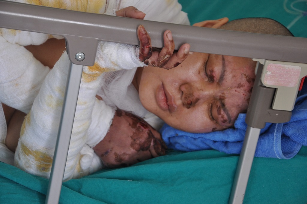 Chị Duyên đã đỡ hơn 1 chút nhưng đau đớn khi biết tin chồng không còn nữa.