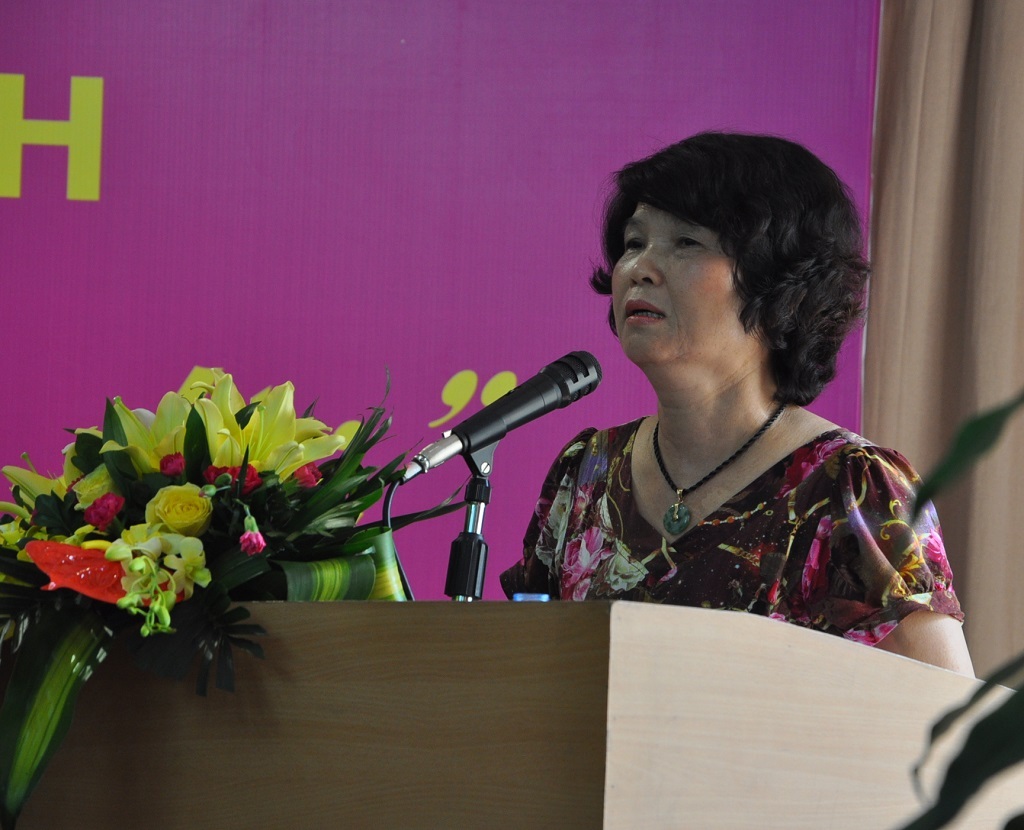 Nhà văn Trần Thị Trâm không khỏi tự hào.