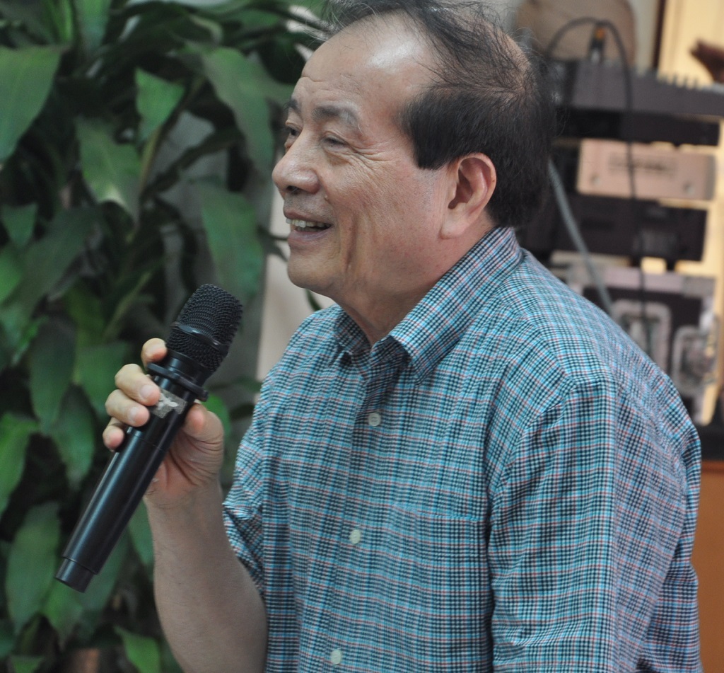 Nhà thơ Hữu Thỉnh coi cuốn sách này là cuốn sách gối đầu giường.