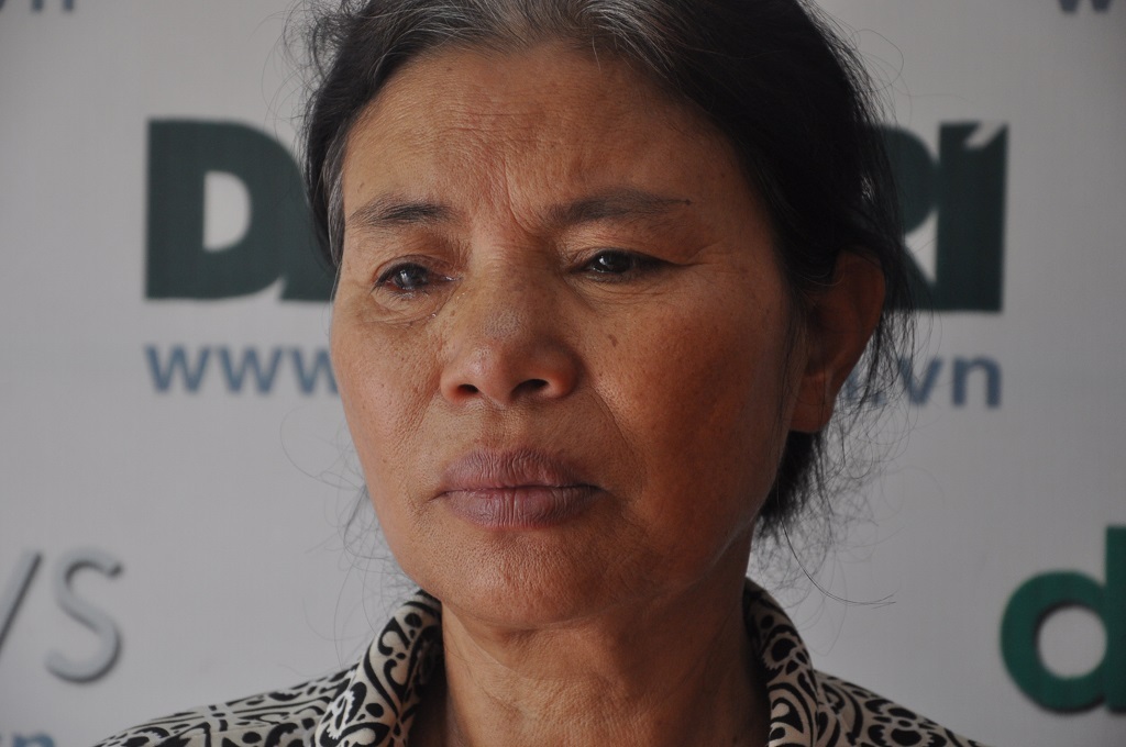 Lần thứ 2, gia đình cháy chợ Phùng Khoang nhận món quà bạn đọc Dân trí giúp đỡ.