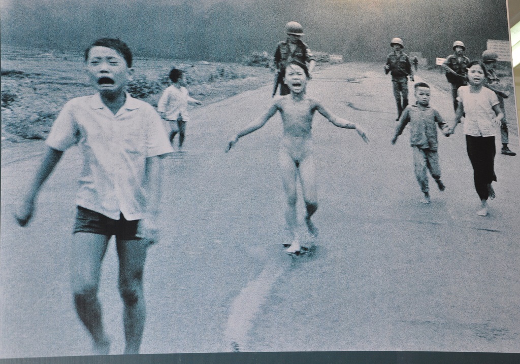 Bức ảnh em bé Napalm nổi tiếng toàn cầu của Nick Út.