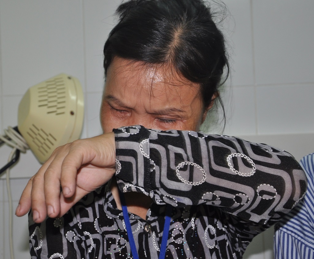 Mẹ của em cũng không biết làm cách nào để cứu mạng sống con gái.