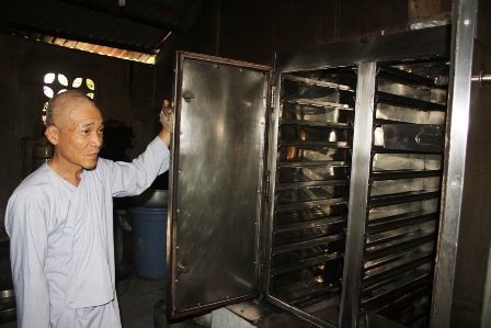 Mỗi ngày địa điểm này nấu 500 phần cơm, cháo phát miễn phí cho người dân