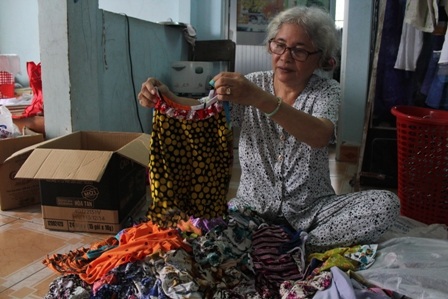 Những chiếc áo trẻ em rất đẹp làm từ vải vụn