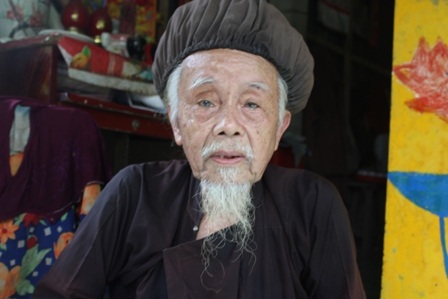 ... và được túm trong túi vải rất gọn gàng