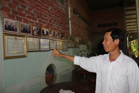 Những bằng khen, giấy khen của ông Bạch