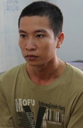 Khởi tố 2 đối tượng giả công an chặn xe cướp tài sản - 1 Đối tượng Tính tại cơ quan công an
