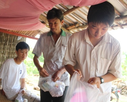 Mỗi ngày Nghị đều phải uống thuốc để chống chọi lại căn bệnh ung thư