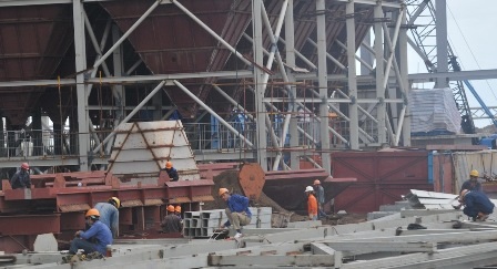 Lao động Trung Quốc đang làm việc tại công trường