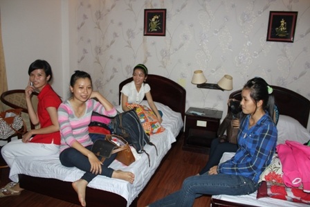 Nhận phòng nghỉ ngơi, chuẩn bị cho kỳ thi.