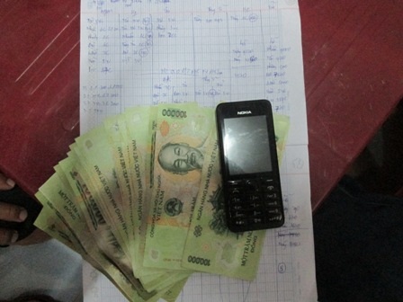 Tang vật thu giữ tại tụ điểm cá độ bóng đá