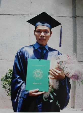 Mượn tiền học đại học, Nguyễn Văn Tiến đã có bằng kỹ sư.