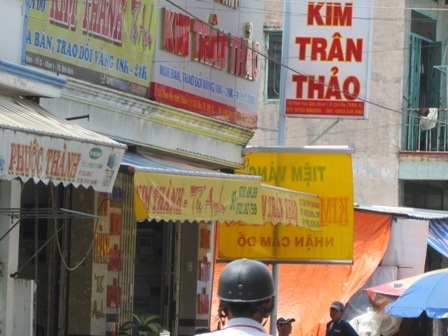 Bắt được hung thủ cướp tiệm vàng nửa đêm - 1 Tiệm vàng Kim Thảo Trân - nơi xảy ra vụ cướp