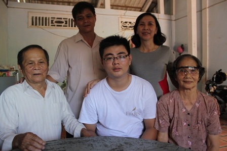 Niềm vui của Nhân bên gia đình