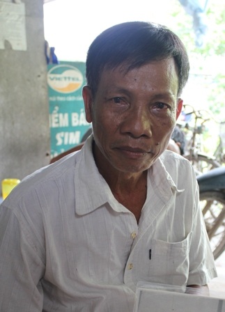 Ông Nguyễn Văn Đầy cho biết con mình thành tài nhờ mượn tiền của nhà hảo tâm.