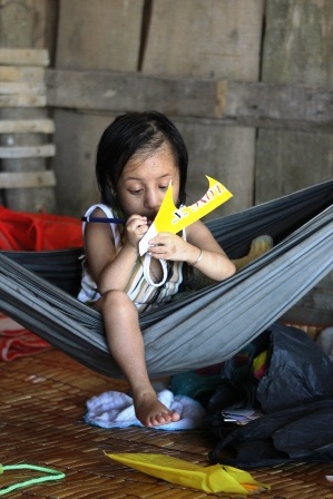 Cô bé tí hon có thể vẽ mọi lúc, mọi nơi