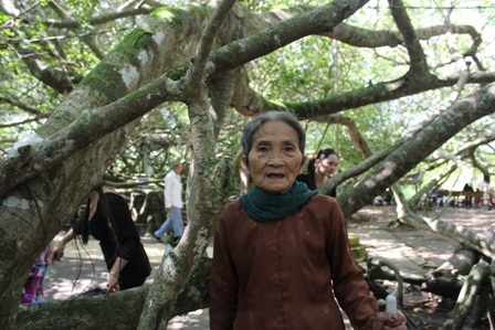 Giàn gừa gắn liền từ thế hệ ông cố bà Tám vào vùng đất này khai hoang