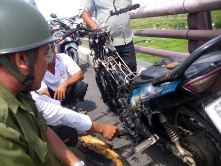 Hiện trường vụ cháy xe