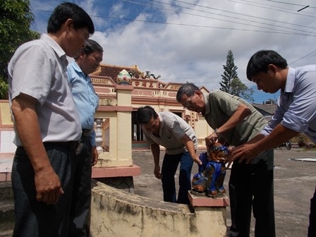 Linh vật lạ ở đình Mỹ Thuận được tháo dỡ