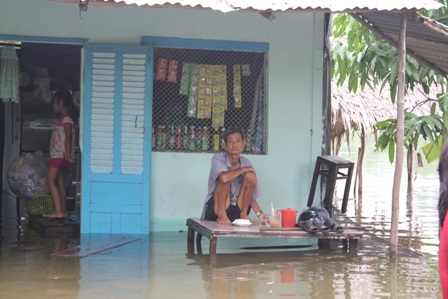 Cuộc sống của người dân bị đảo lộn